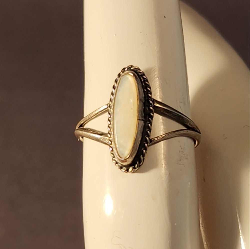 Sterling Silver And Shell Ring - image 1